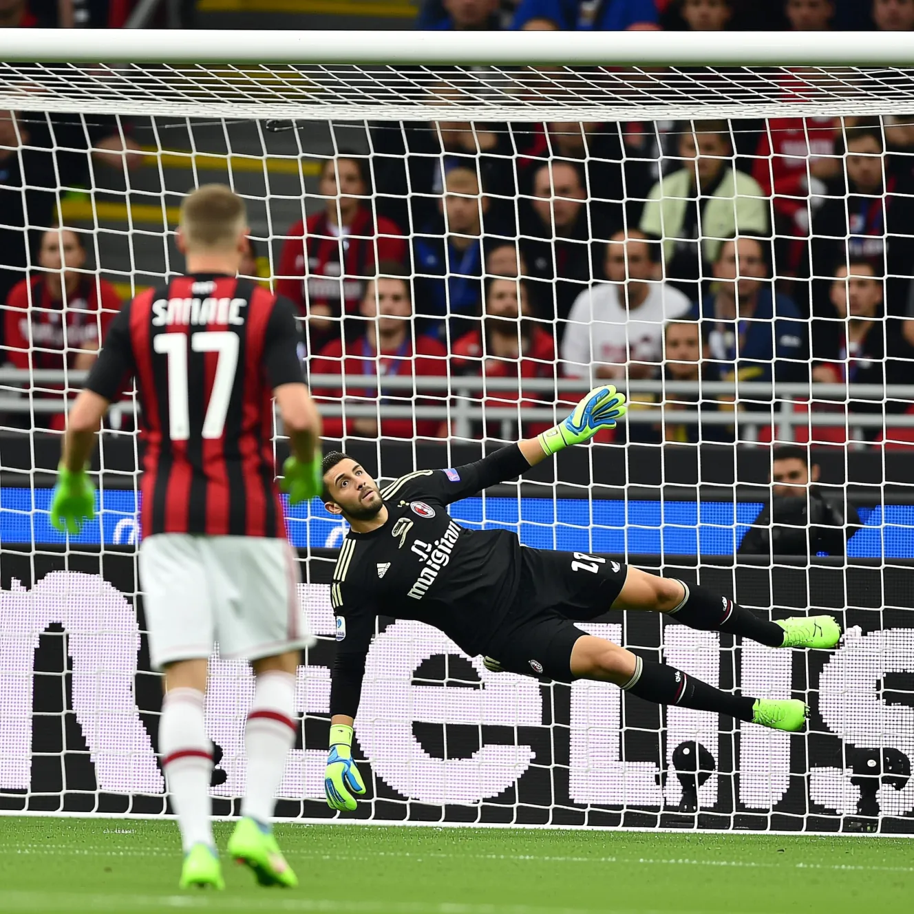 Первый номер «Милана» и сборной Франции: почему майк меньян признан одним из лучших голкиперов в мире.