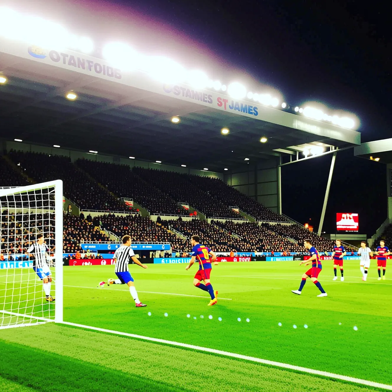 Видеообзор чудесного спасения Барселоны в концовке матча с Ньюкаслом